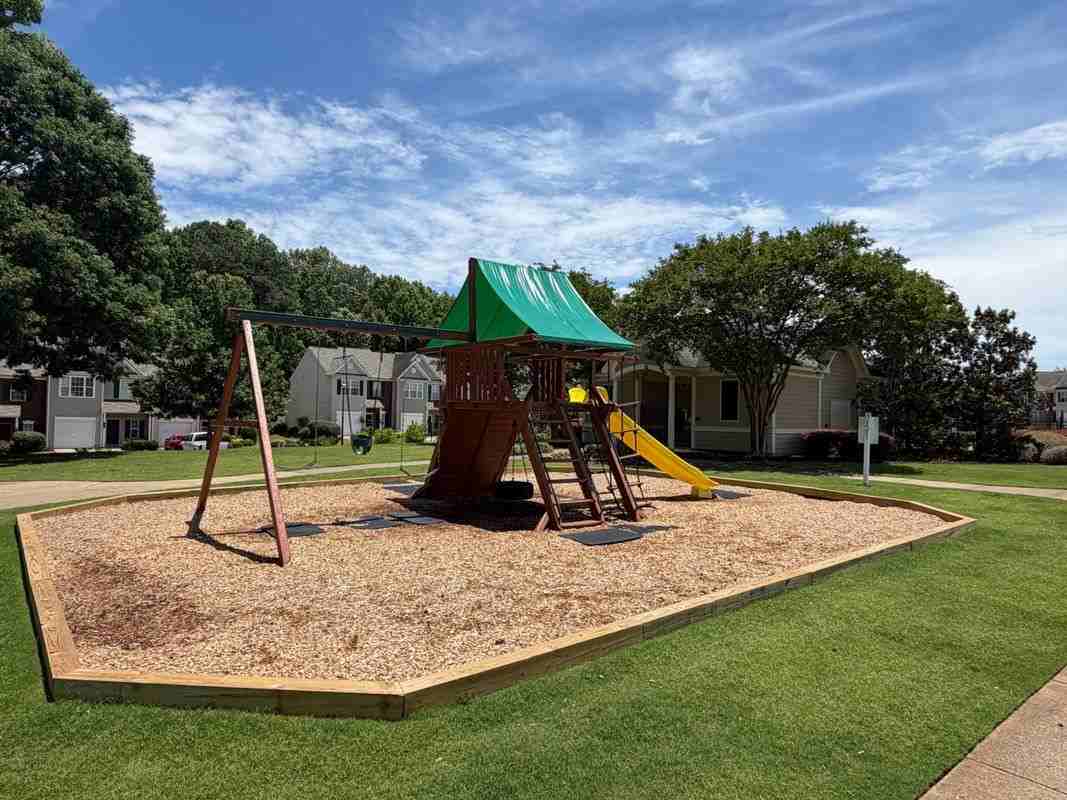 246 Azalea Cir - Photo 5 of 35