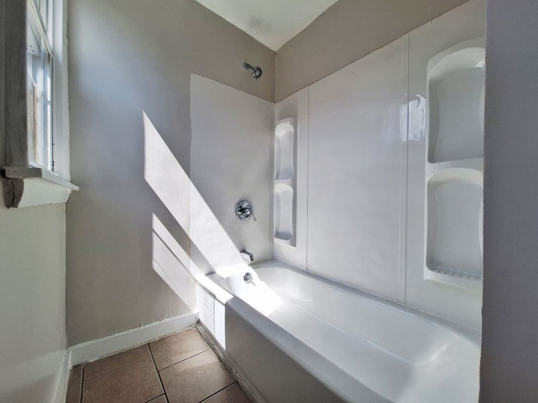 241 W Ivy St - Photo 4 of 9
