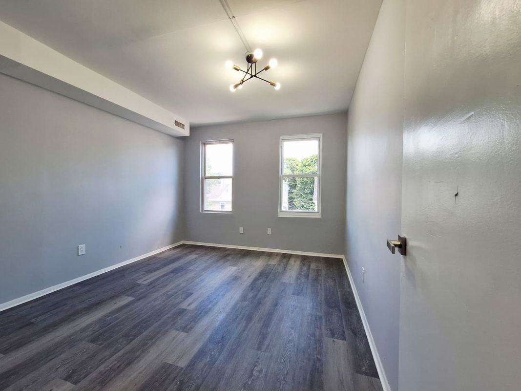 156 Poplar St - Photo 5 of 6