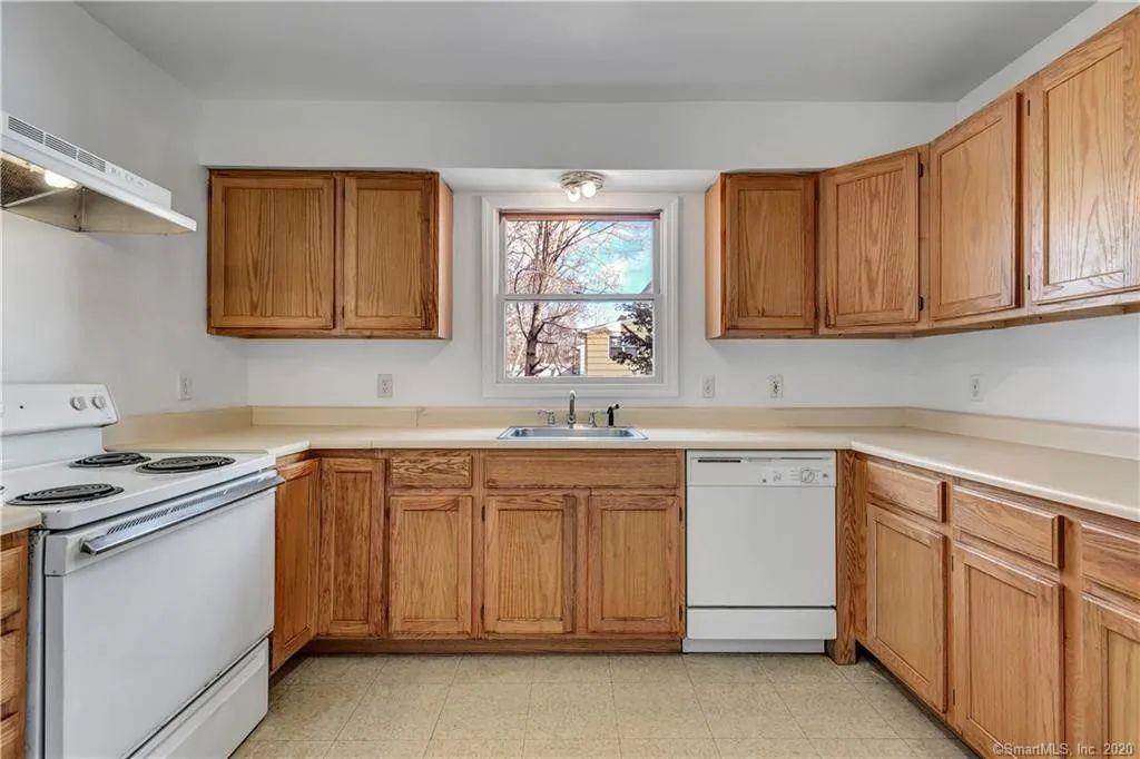 38 Diamond St - Photo 7 of 32