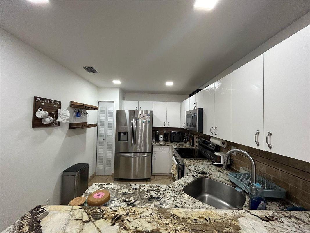 11296 Sw 17th Ct - Photo 2 of 13