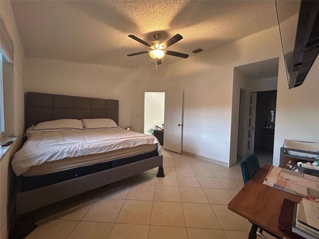 11296 Sw 17th Ct - Photo 4 of 13