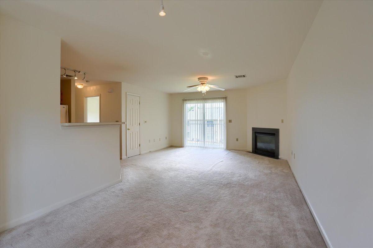 136 Cardinal Ln - Photo 5 of 28