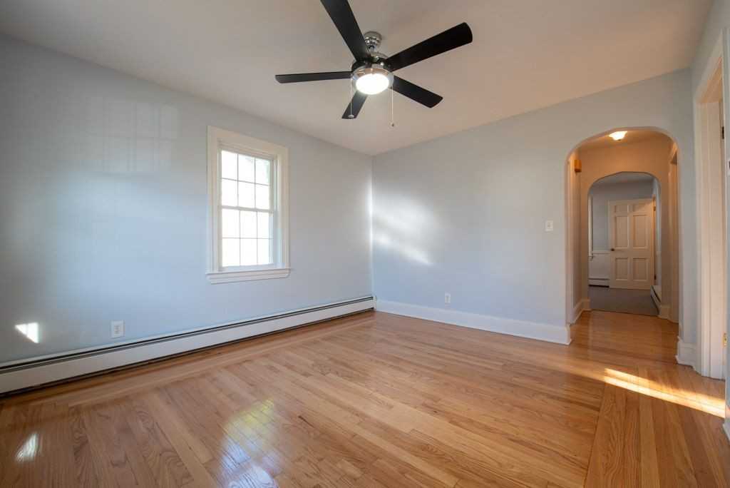 51 Norman Ave - Photo 2 of 32