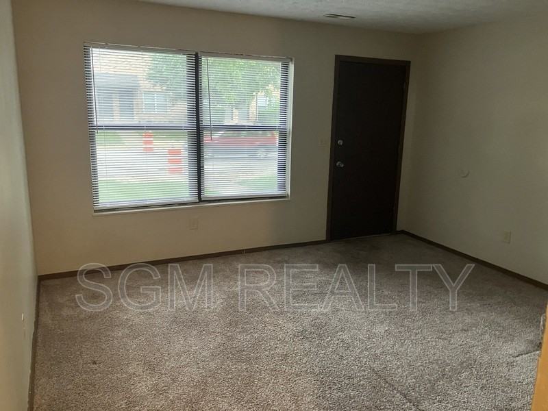 1009 Belle Valley Dr #4 - Photo 2 of 8
