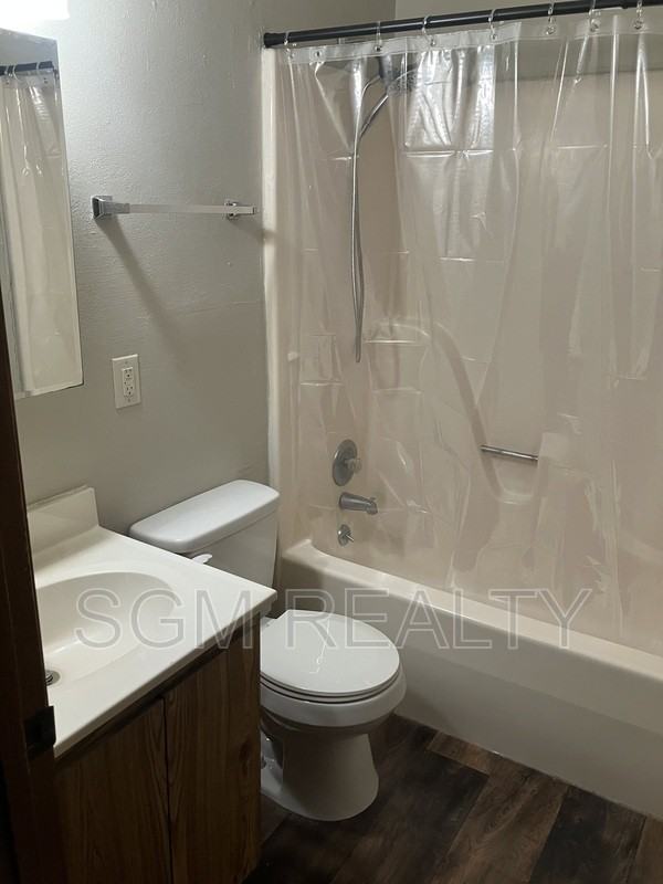 1009 Belle Valley Dr #4 - Photo 6 of 8