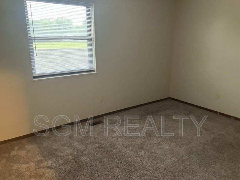 1009 Belle Valley Dr #4 - Photo 7 of 8