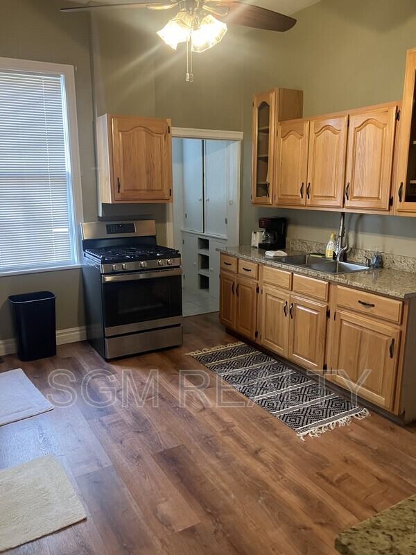 721 S Church St - Photo 5 of 20