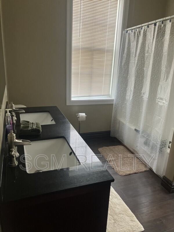 721 S Church St - Photo 7 of 20
