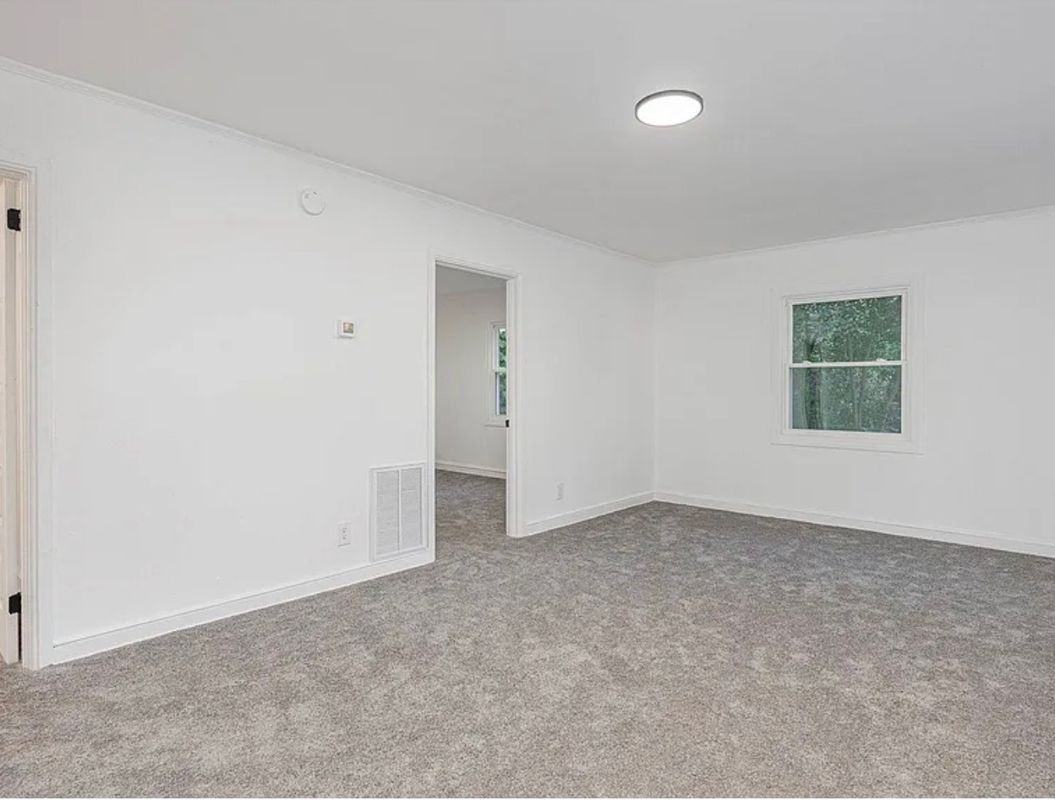 312 Pineneedle Rd - Photo 3 of 21