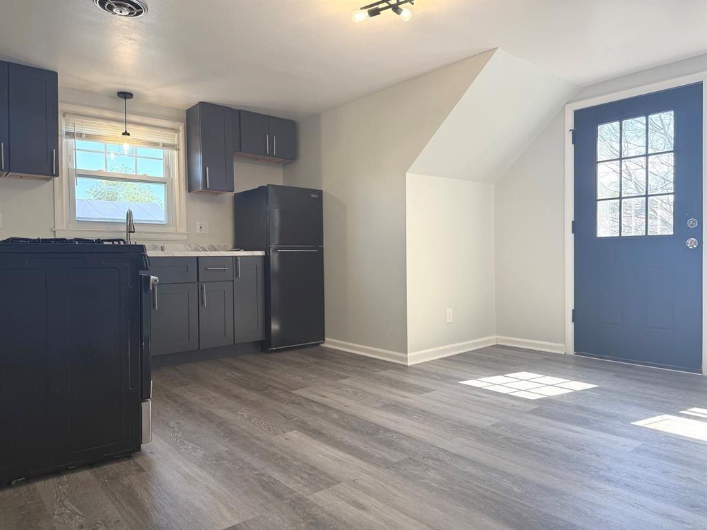 95 Burke St - Photo 2 of 6