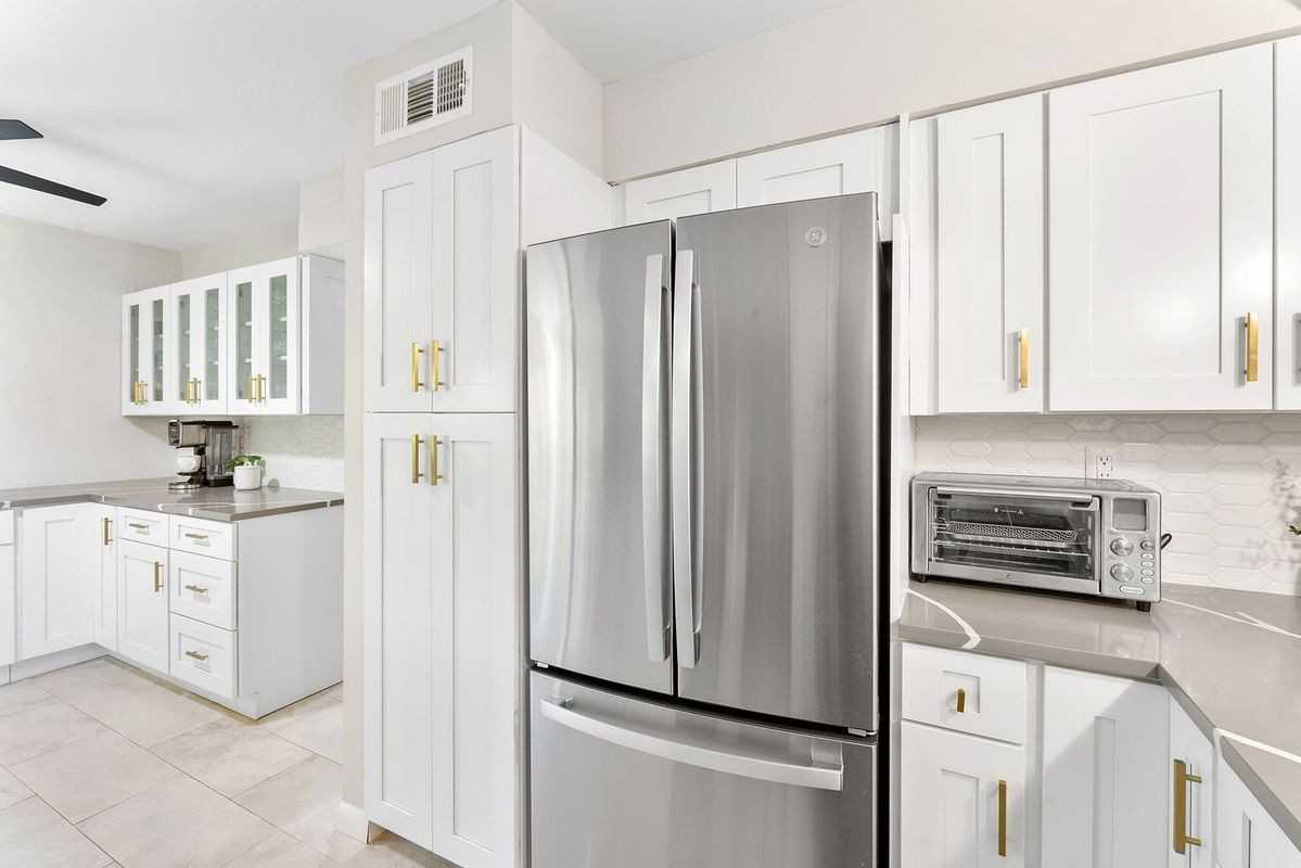 11230 Green Lake Dr - Photo 3 of 14