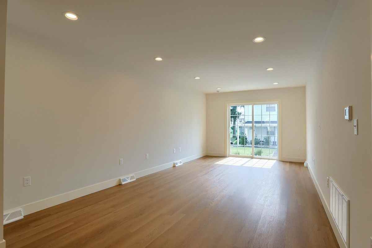 45 N Penn St - Photo 7 of 34