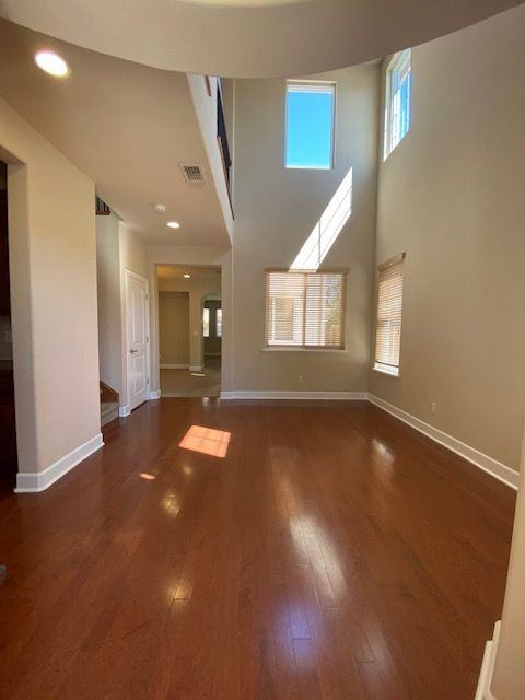 1123 Montague Ln - Photo 2 of 35