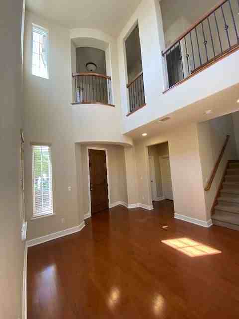 1123 Montague Ln - Photo 3 of 35
