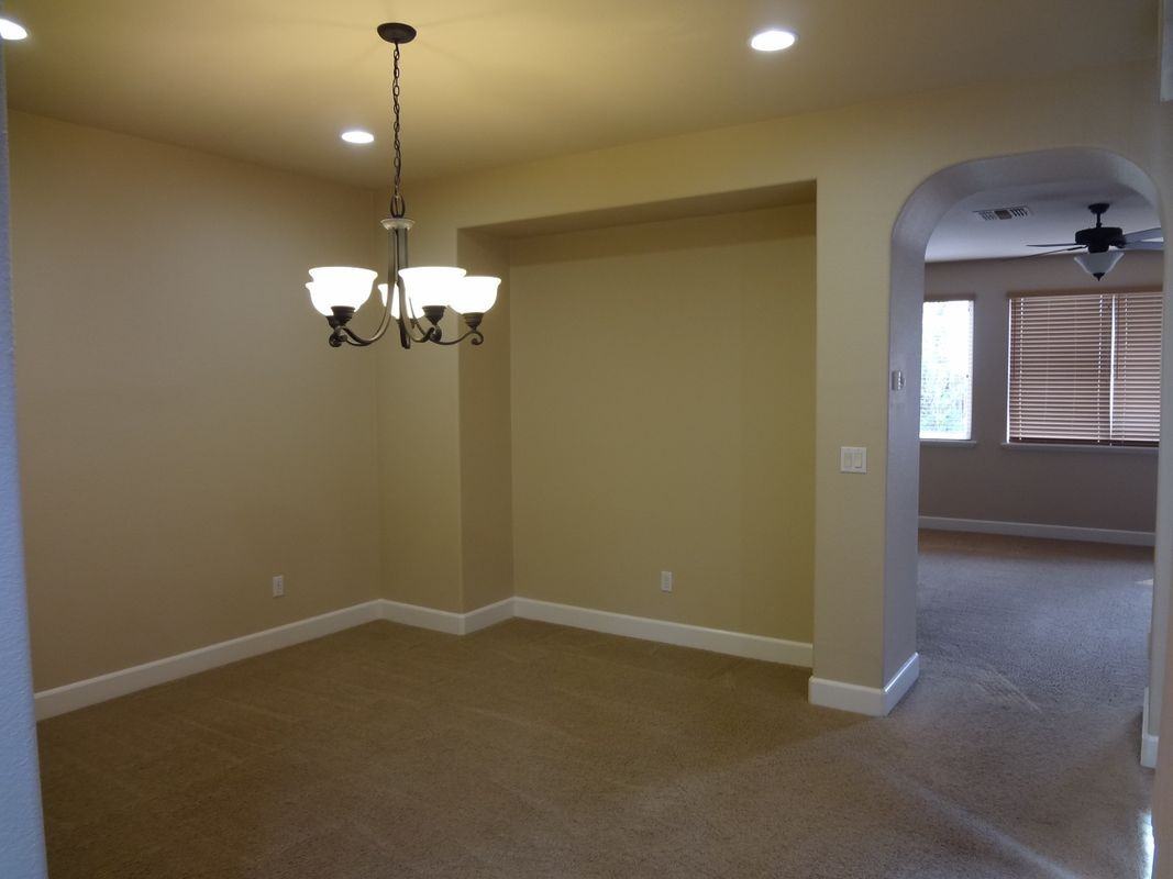 1123 Montague Ln - Photo 6 of 35