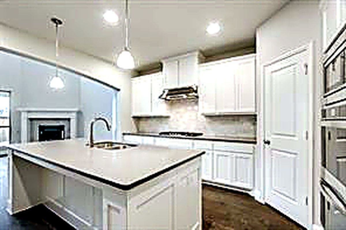 2212 Long Park Ave - Photo 2 of 20