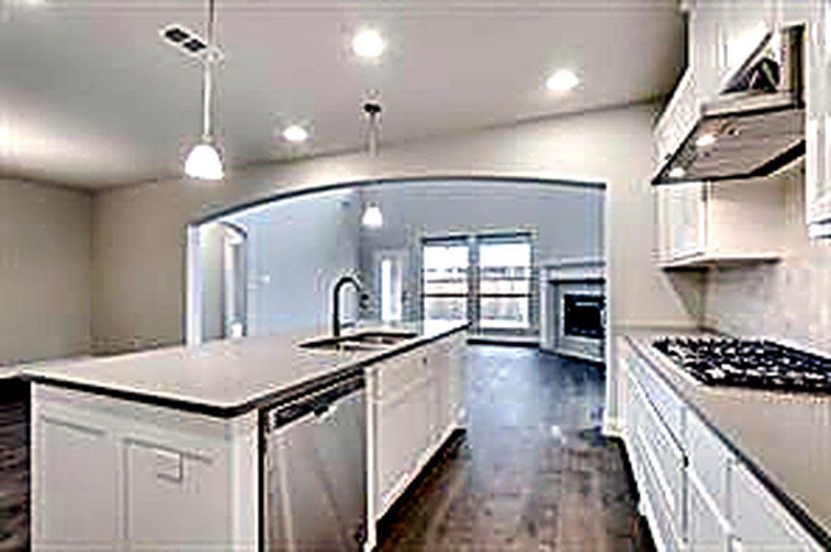 2212 Long Park Ave - Photo 3 of 20