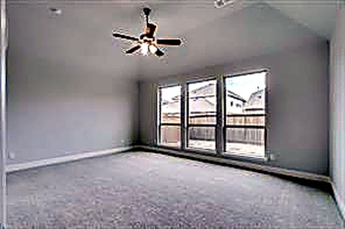 2212 Long Park Ave - Photo 4 of 20