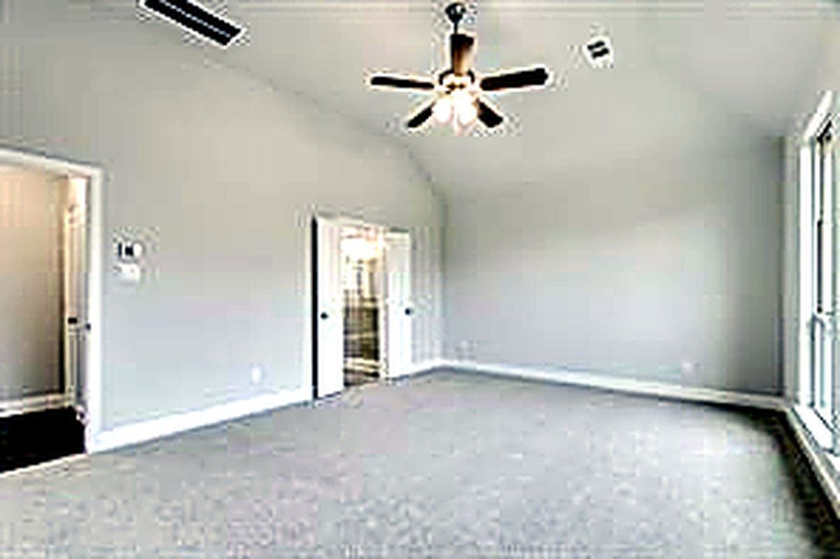 2212 Long Park Ave - Photo 5 of 20
