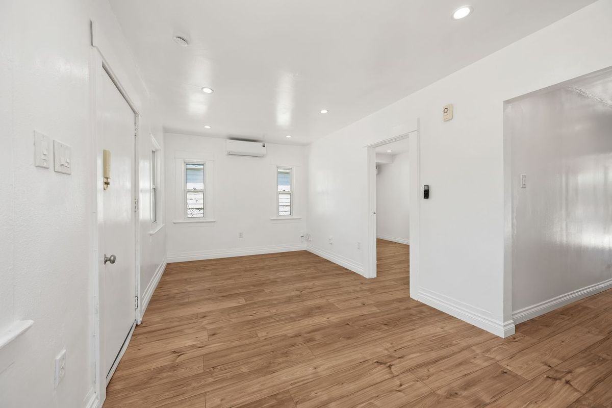 1418 W 69th St - Photo 5 of 29