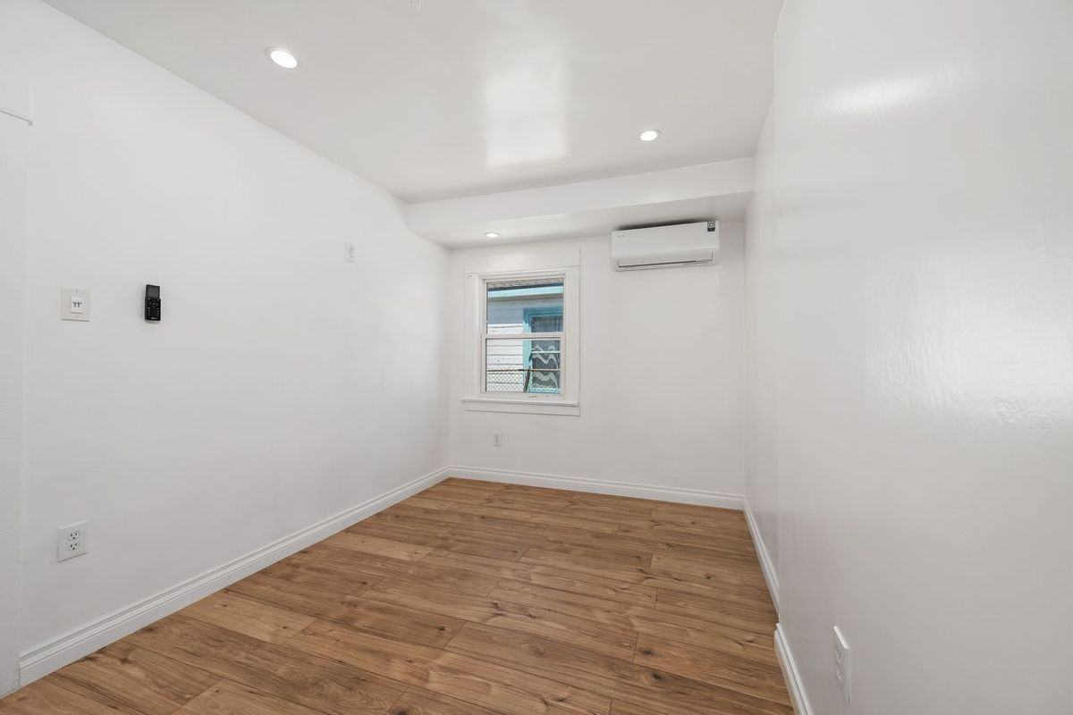 1418 W 69th St - Photo 6 of 29