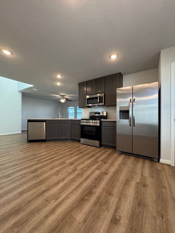 11131 Hollinger Cir - Photo 2 of 24
