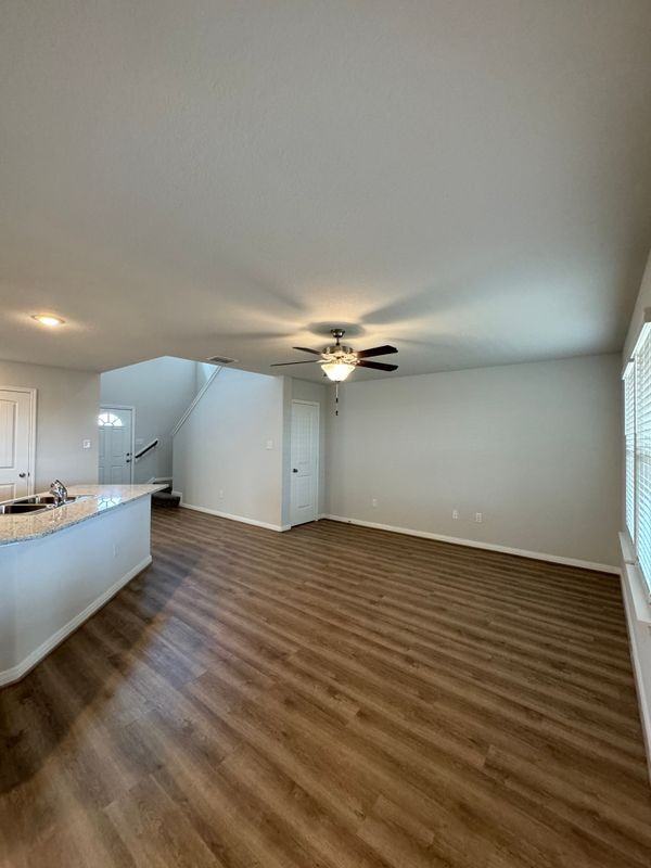 11131 Hollinger Cir - Photo 3 of 24