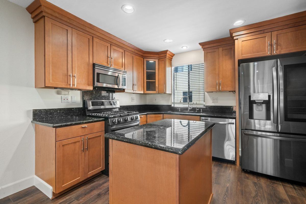 2520 Ruhland Ave - Photo 6 of 16