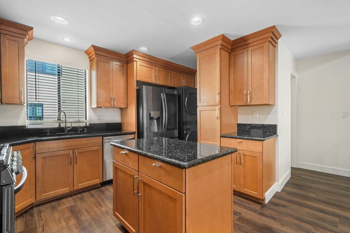 2520 Ruhland Ave - Photo 7 of 16