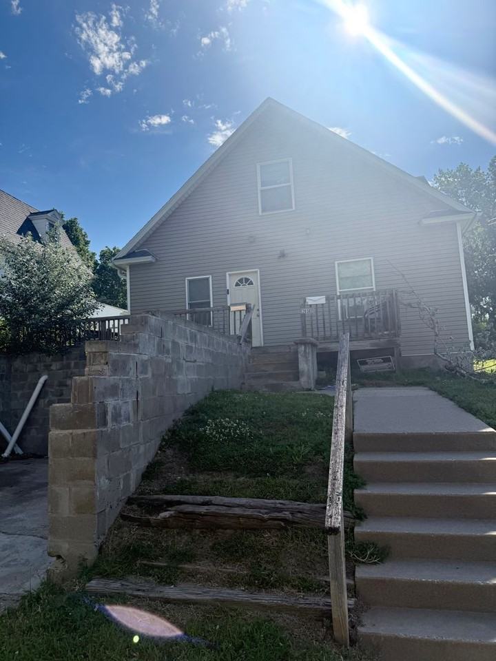 2038 1/2 S Cleveland St - Photo 2 of 14