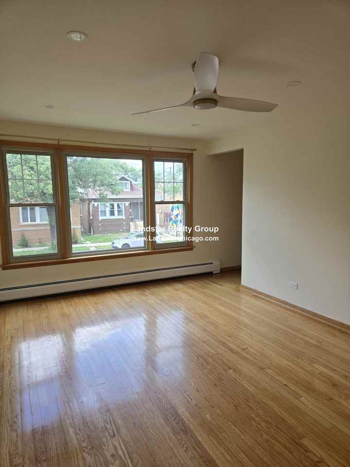 5339 W Addison St #2 - Photo 3 of 14