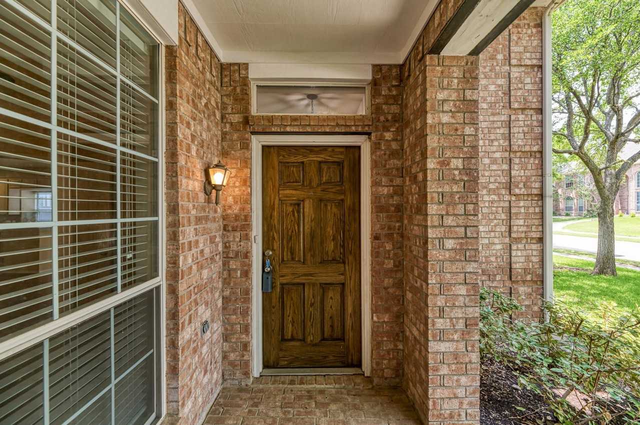 11229 Fountainbridge Dr - Photo 3 of 32