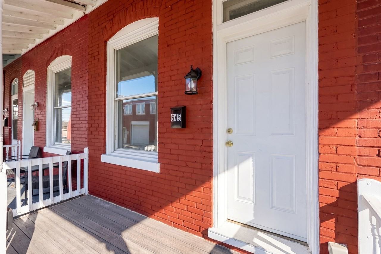 645 Camp St - Photo 2 of 25