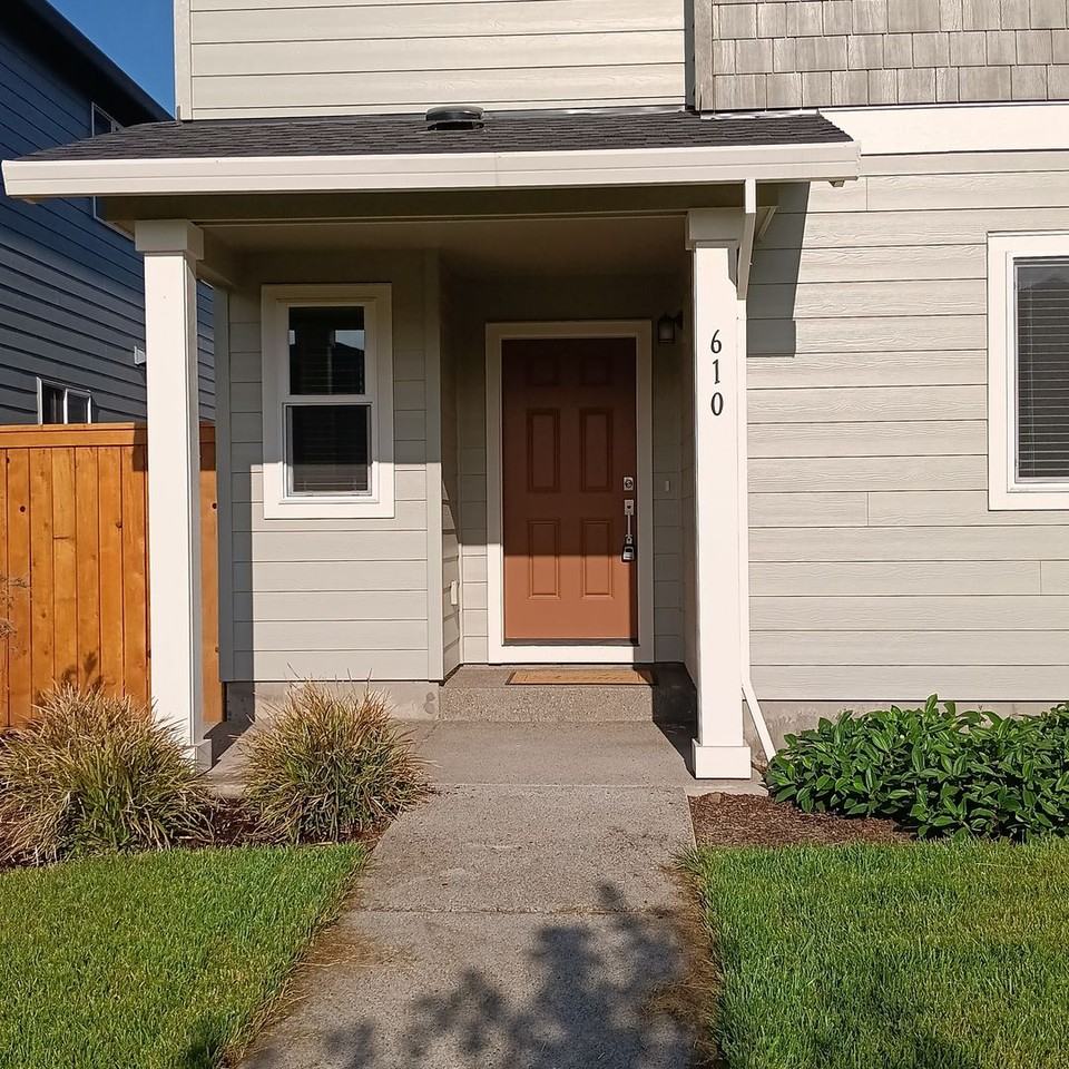 610 Pickering Ln - Photo 2 of 34