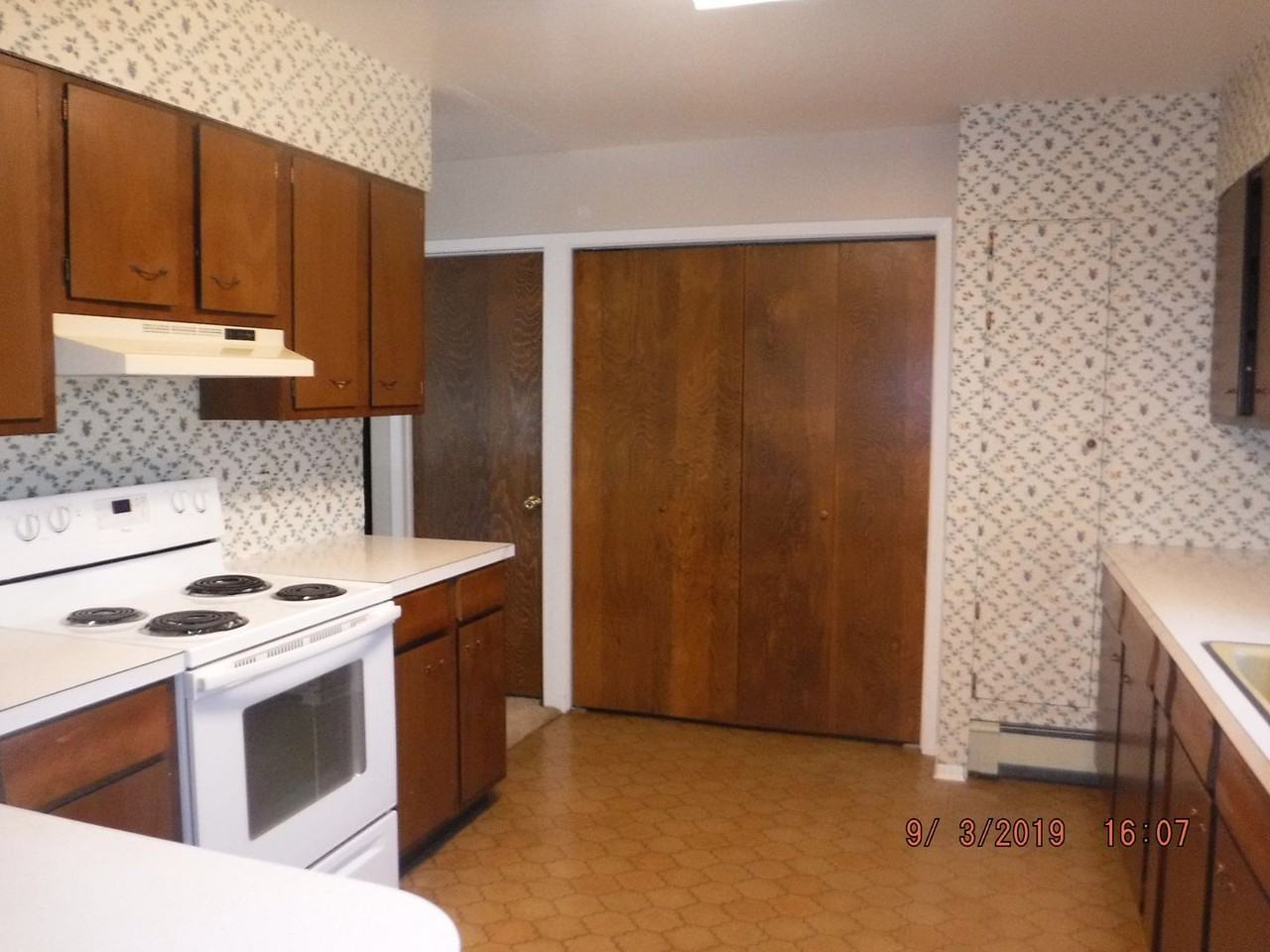 8731 Haggerty Ln - Photo 3 of 10