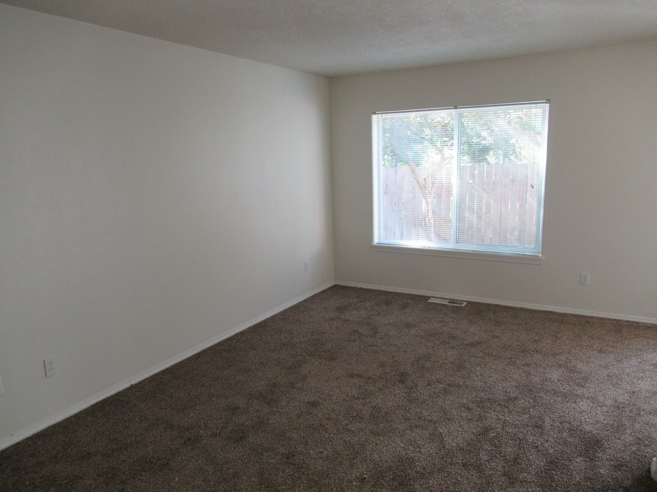 1244 Country Glen Ave Ne - Photo 3 of 18
