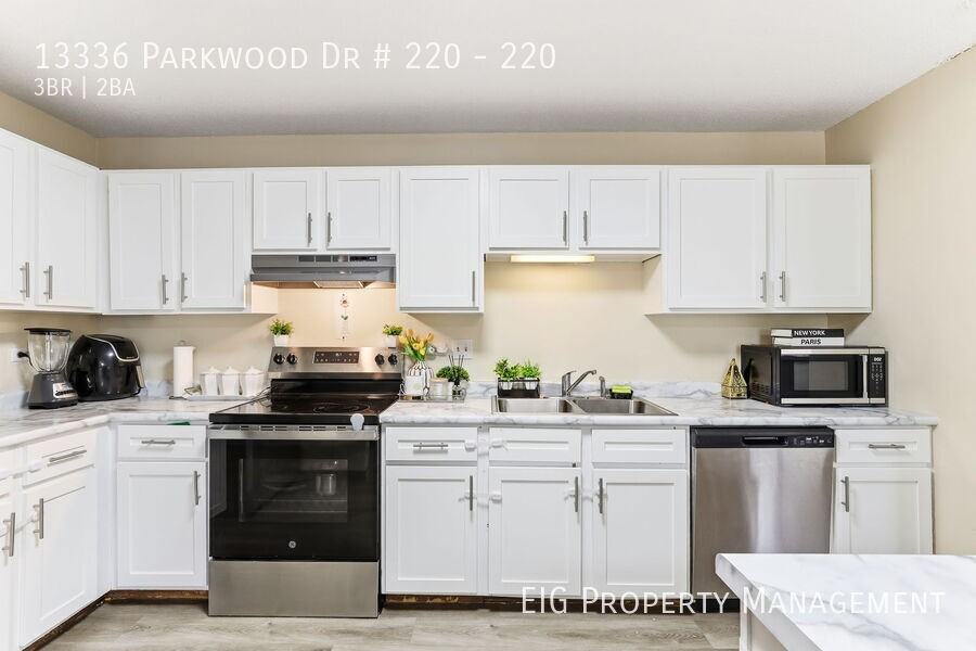 Parkwood Pond - Photo 6 of 29