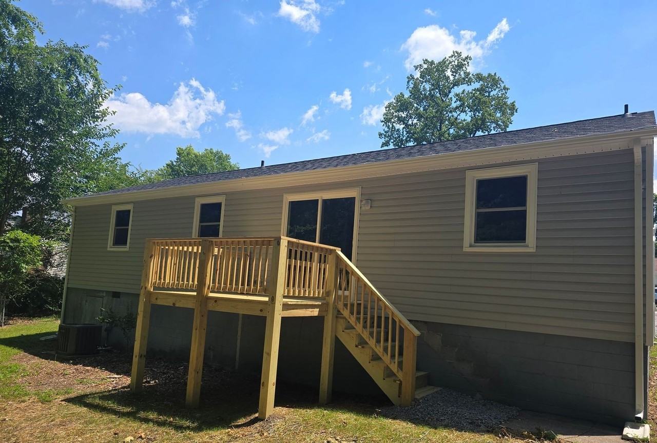 2426 Liverman Dr - Photo 2 of 8