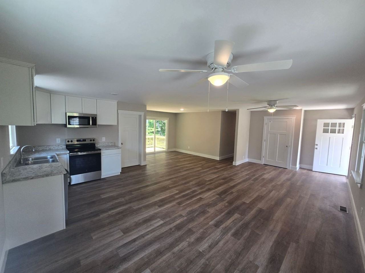 2426 Liverman Dr - Photo 4 of 8
