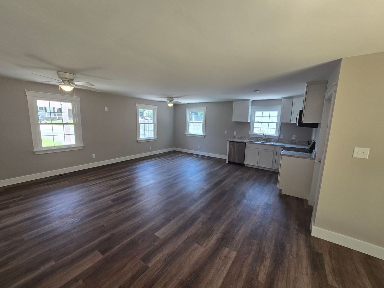 2426 Liverman Dr - Photo 6 of 8