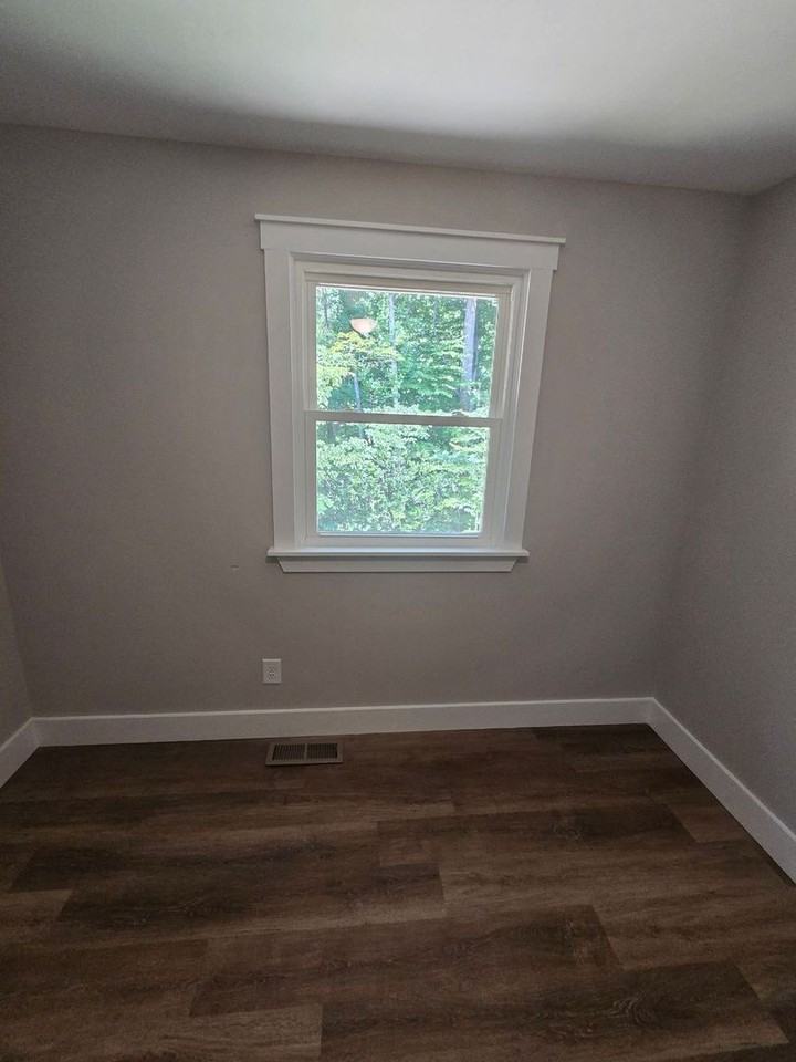 2426 Liverman Dr - Photo 7 of 8