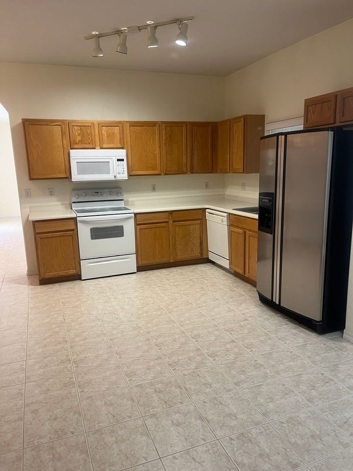 2524 Abacus Ct - Photo 2 of 17