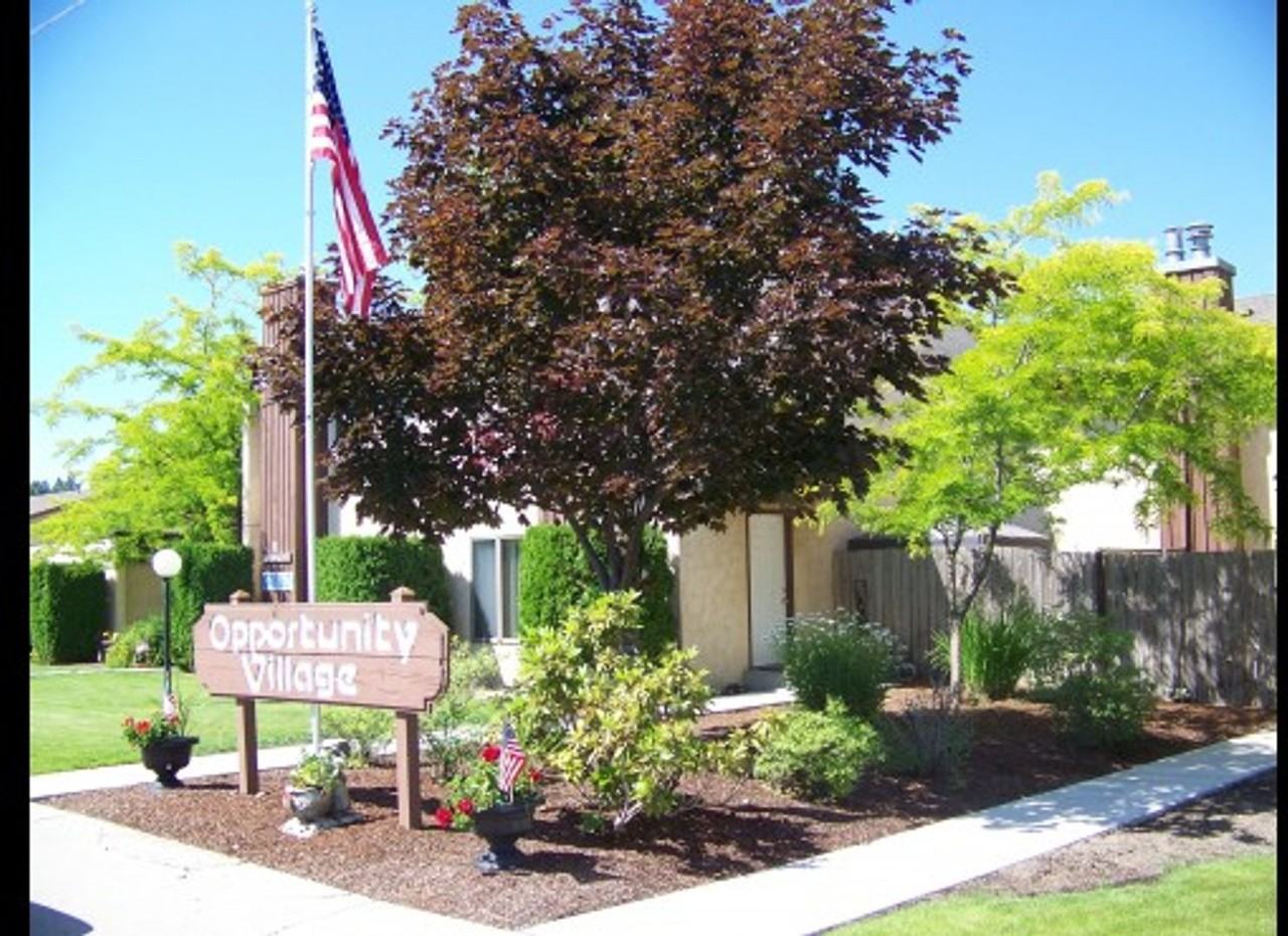 $1,075 / 2br - Photo 6 of 24