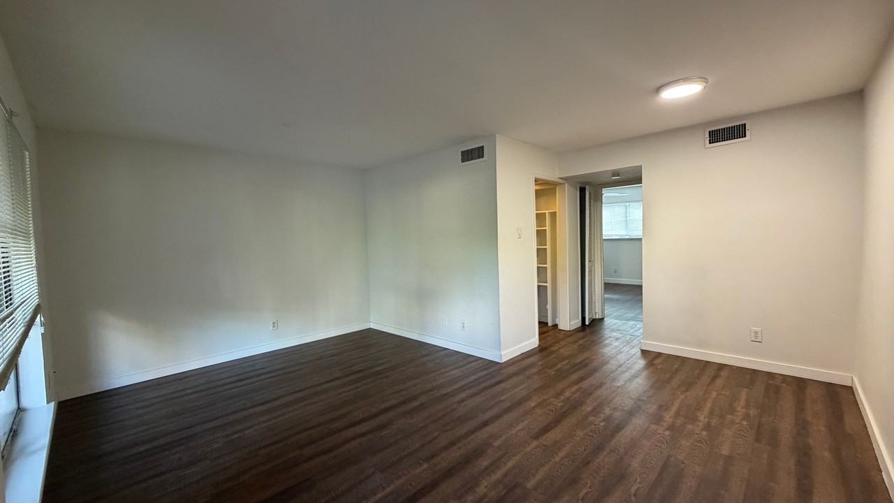 4107 Avondale Ave - Photo 2 of 14