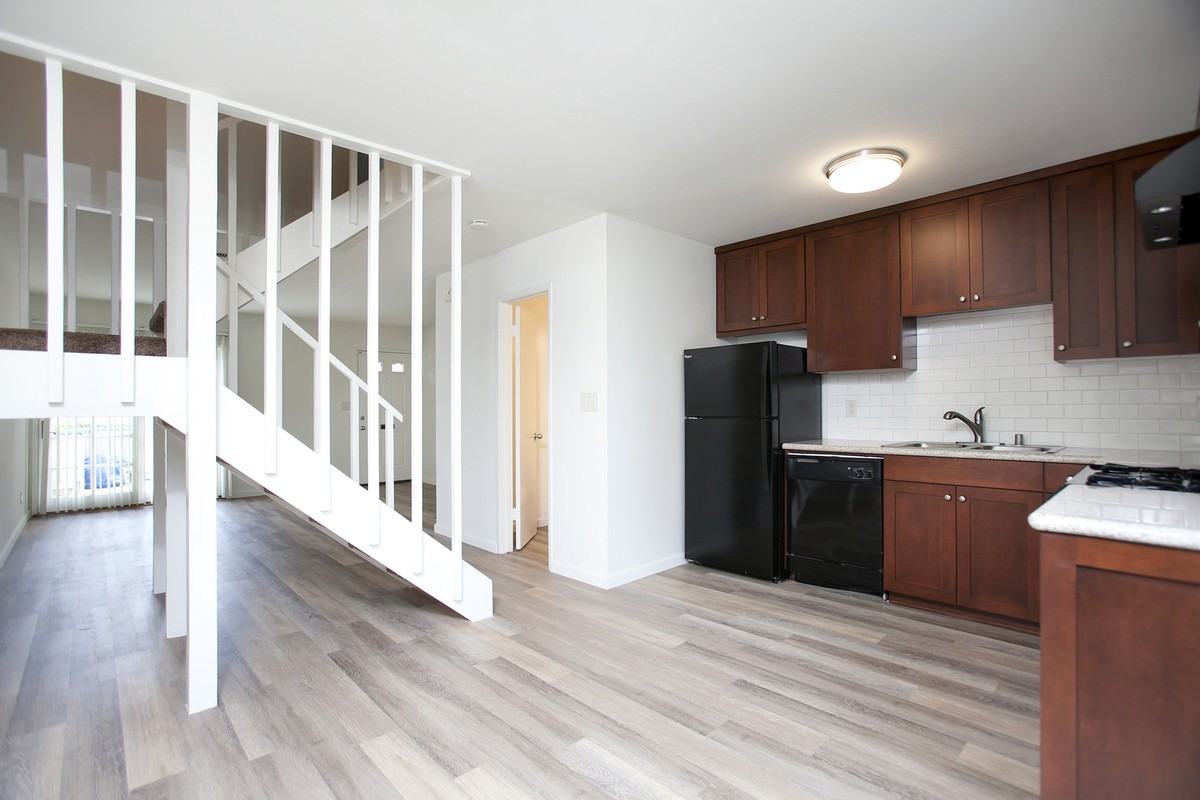 5162 Dawes St - Photo 4 of 15