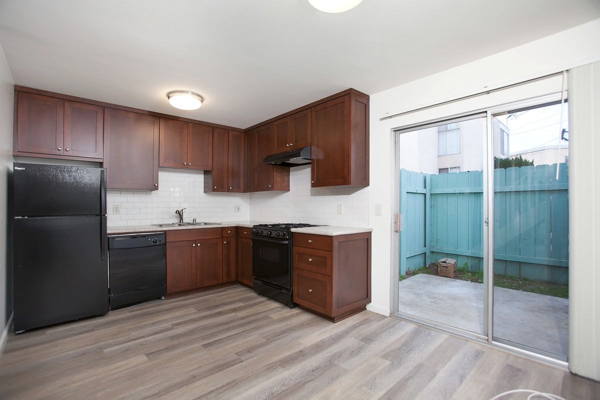 5162 Dawes St - Photo 5 of 15
