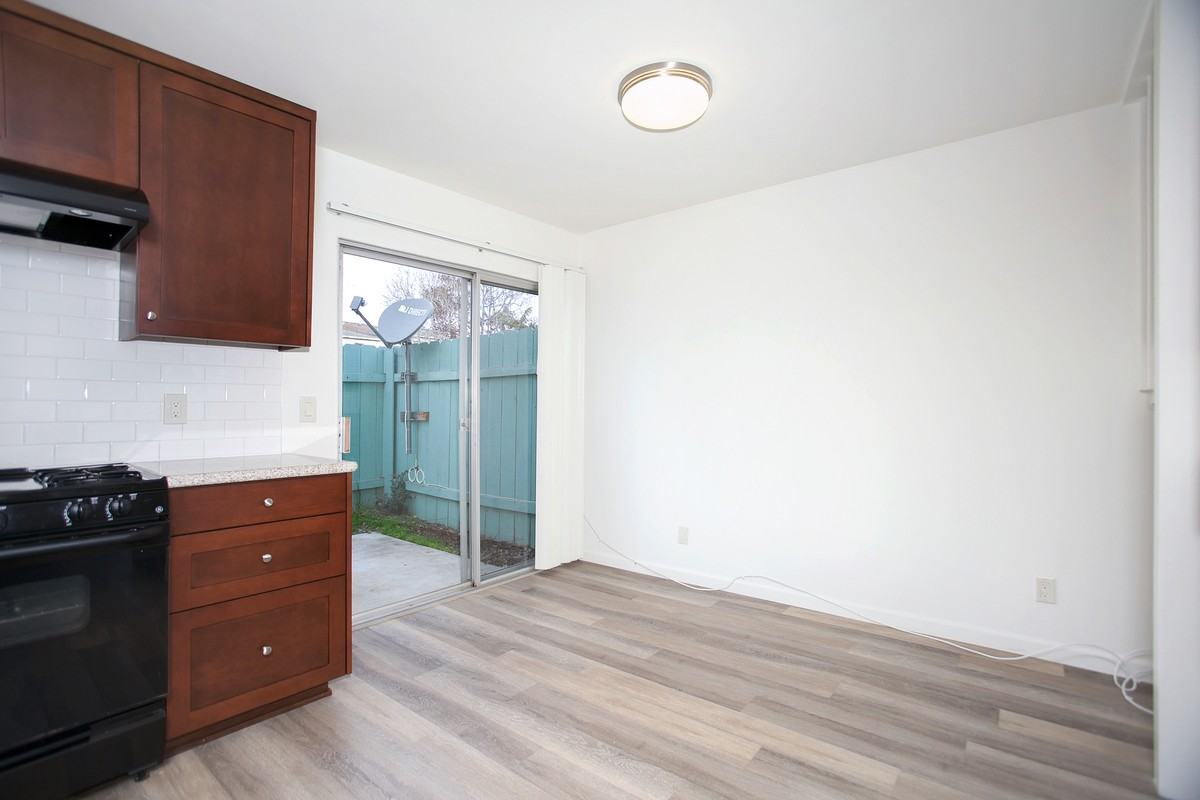 5162 Dawes St - Photo 6 of 15