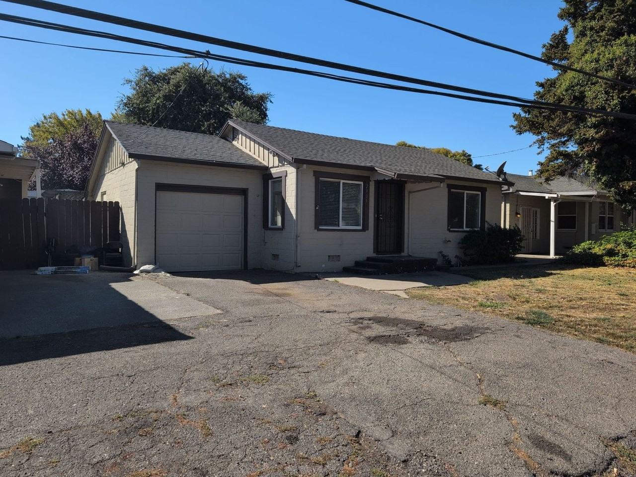2305 Woolner Ave - Photo 2 of 12