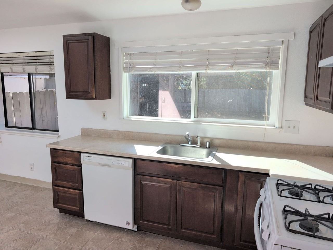 2305 Woolner Ave - Photo 7 of 12